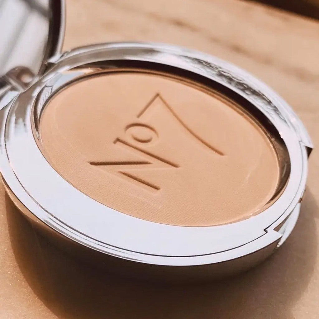 No7 Lift & Illuminate Translucent Finishing Powder 10g | Flawless Illuminated Complexion
